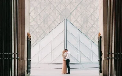 A romantic love session at the Louvre! A romantic love session at the Louvre!